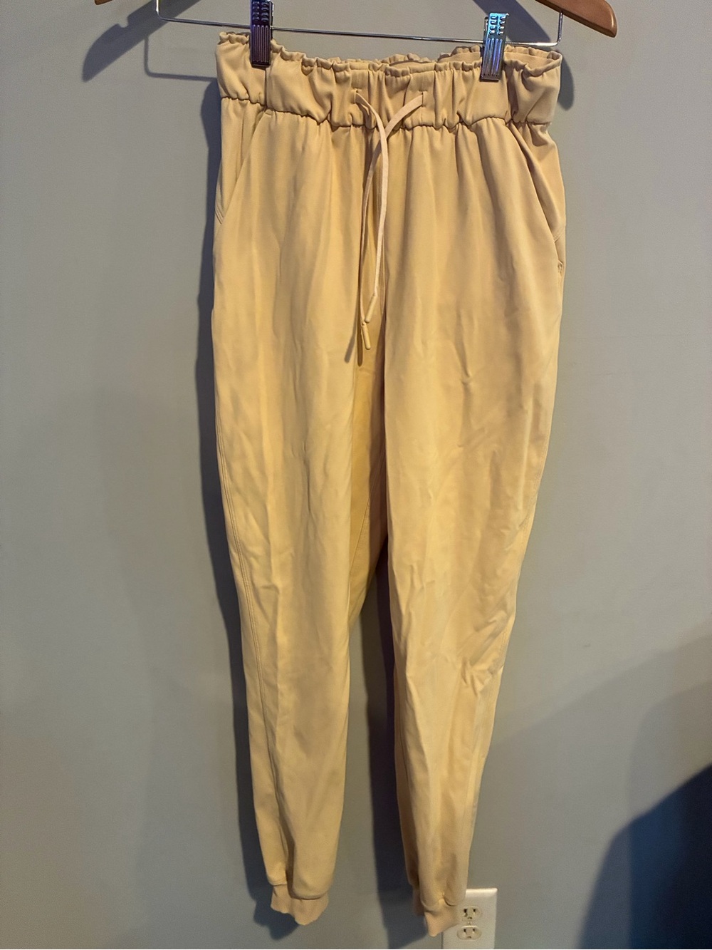 lululemon athletica Men's Drawstring Joggers in Light cream/ Yellow